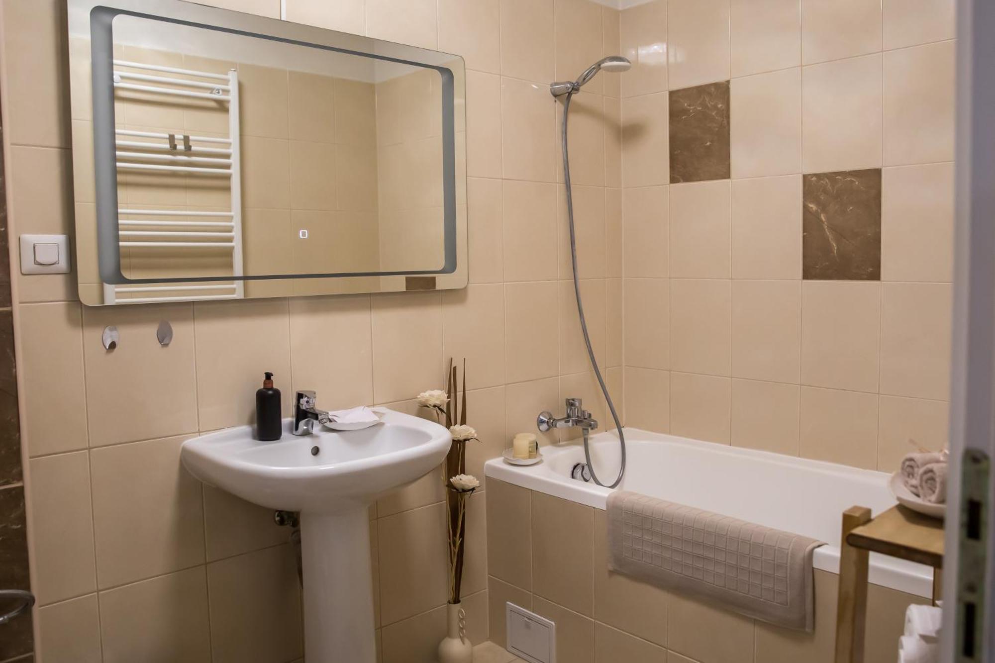 Jsn House - Private Parking & Premium Services Bukarest Kültér fotó