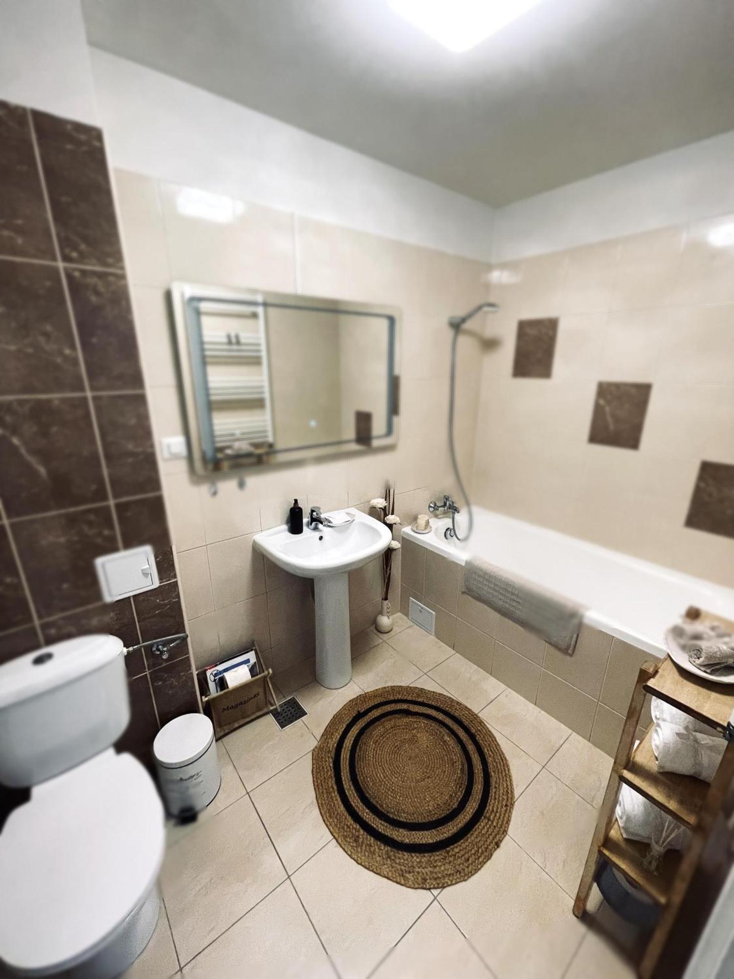 Jsn House - Private Parking & Premium Services Bukarest Kültér fotó