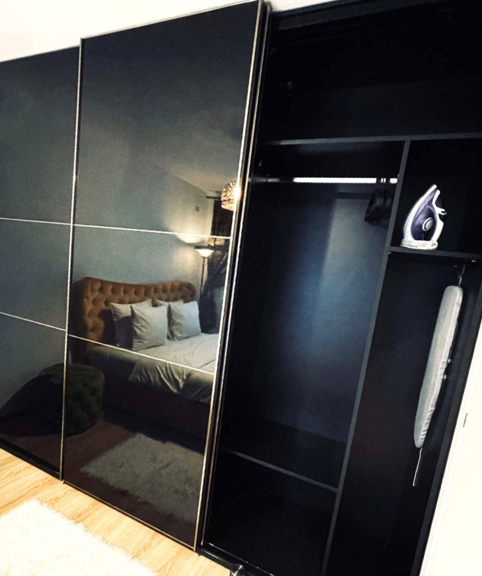 Jsn House - Private Parking & Premium Services Bukarest Kültér fotó