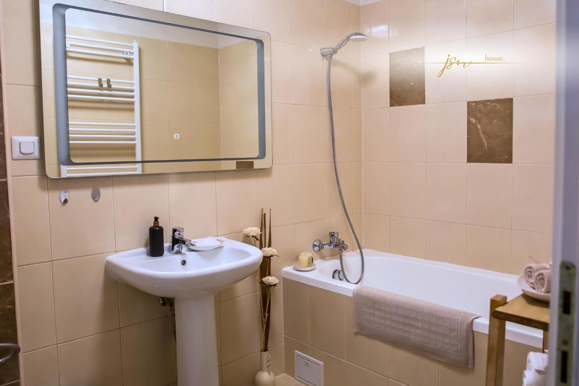 Jsn House - Private Parking & Premium Services Bukarest Kültér fotó
